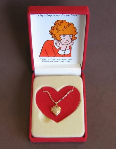 Little Orphan Annie Heart Shape Pendant Locket Necklace 1/2" Small Size Gold Tone (1981)