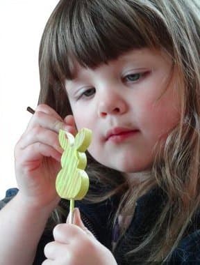 StesoSHOP Wooden Bunny Decorations - Set of 7pcs Small Bunny /0.94-Inch x 2.12 -Inch Cutout Shape and 10 pcs Wooden Dowels 6 Inch x 1/8 - Children's Art Craft