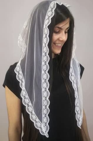 Annria Traders Lace Mantilla Veil Triangle Lace Veil Catholic Church Veils Infinity Chapel Veil Tulle Scarf Head Covering Latin Mass (Black) Large Church Scarf (Pack of 1)