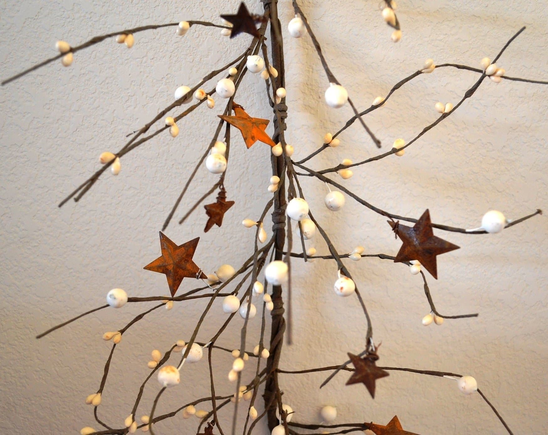 4.5 FT Berry Garland (White) with Rusty Stars